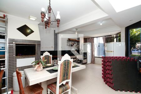 Casa à venda com 177m², 1 quarto e 8 vagasCozinha 