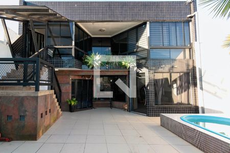 Casa à venda com 177m², 1 quarto e 8 vagasFachada