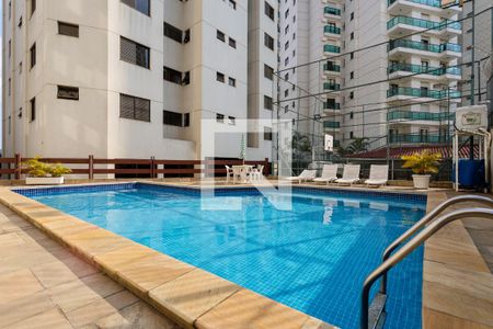 Apartamento à venda com 150m², 3 quartos e 3 vagas Apartamento à venda com 150m², 3 quartos e 3 vagasÁrea comum - Piscina