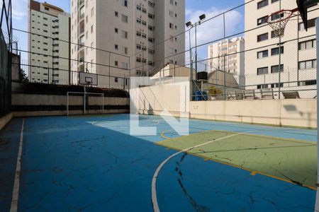 Apartamento à venda com 150m², 3 quartos e 3 vagas Apartamento à venda com 150m², 3 quartos e 3 vagasÁrea comum - Quadra esportiva