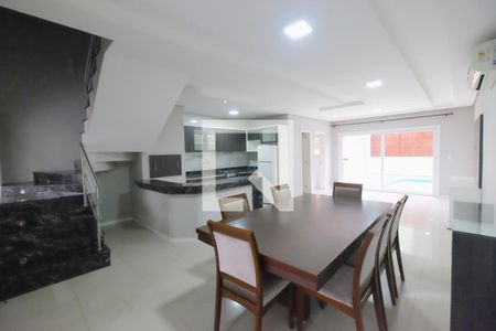 Sala de casa à venda com 3 quartos, 223m² em Sarandi, Porto Alegre