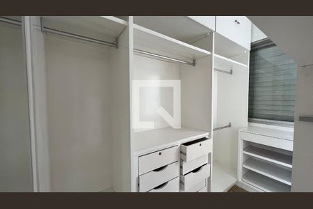 Apartamento para alugar com 118m², 1 quarto e 1 vaga Apartamento para alugar com 118m², 1 quarto e 1 vagaCloset da suíte