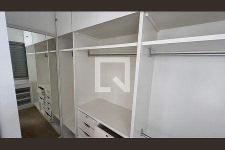 Apartamento para alugar com 118m², 1 quarto e 1 vaga Apartamento para alugar com 118m², 1 quarto e 1 vagaCloset da suíte