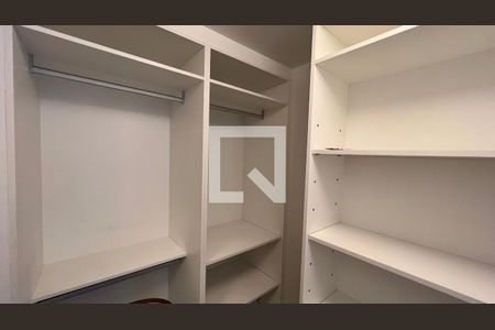 Apartamento para alugar com 118m², 1 quarto e 1 vaga Apartamento para alugar com 118m², 1 quarto e 1 vagaCloset da suíte