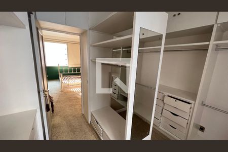 Apartamento para alugar com 118m², 1 quarto e 1 vaga Apartamento para alugar com 118m², 1 quarto e 1 vagaCloset da suíte