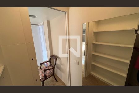 Apartamento para alugar com 118m², 1 quarto e 1 vaga Apartamento para alugar com 118m², 1 quarto e 1 vagaCloset da suíte