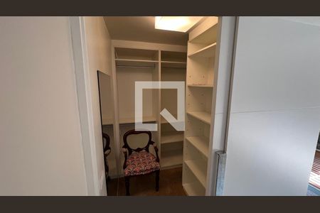 Apartamento para alugar com 118m², 1 quarto e 1 vaga Apartamento para alugar com 118m², 1 quarto e 1 vagaCloset da suíte