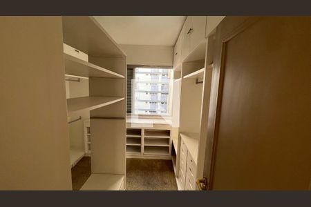 Apartamento para alugar com 118m², 1 quarto e 1 vaga Apartamento para alugar com 118m², 1 quarto e 1 vagaCloset da suíte