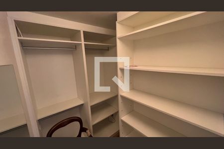 Apartamento para alugar com 118m², 1 quarto e 1 vaga Apartamento para alugar com 118m², 1 quarto e 1 vagaCloset da suíte