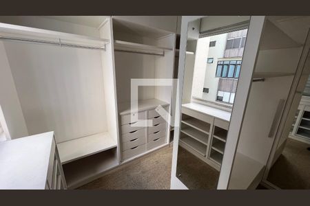 Apartamento para alugar com 118m², 1 quarto e 1 vaga Apartamento para alugar com 118m², 1 quarto e 1 vagaCloset da suíte