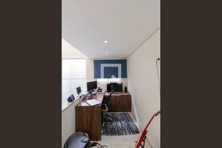 Casa à venda com 200m², 3 quartos e 3 vagasEscritório