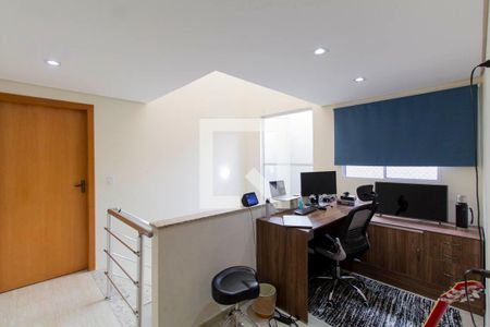 Casa à venda com 200m², 3 quartos e 3 vagasEscritório