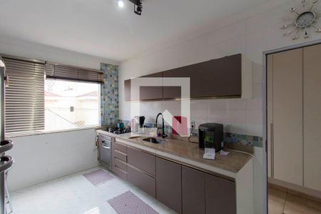 Casa à venda com 200m², 3 quartos e 3 vagasCozinha 