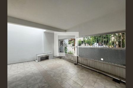 Garagem de casa à venda com 3 quartos, 167m² em Jardim Prudência, São Paulo