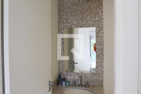 Apartamento à venda com 71m², 2 quartos e 2 vagasBanheiro da Suíte