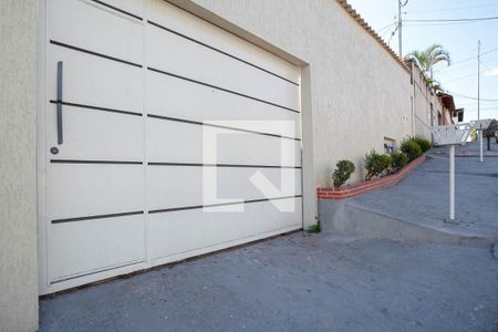 Casa para alugar com 250m², 4 quartos e 4 vagasFachada