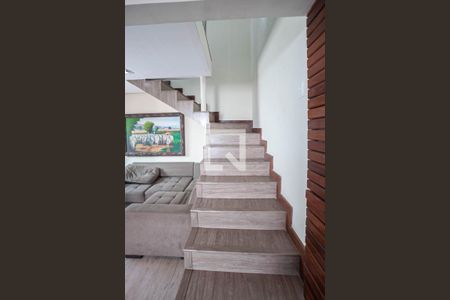 Escada de casa para alugar com 4 quartos, 250m² em Europa, Belo Horizonte