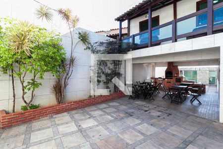 Casa para alugar com 250m², 4 quartos e 4 vagasFachada