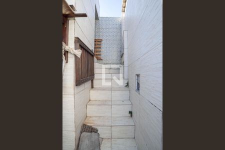 Casa para alugar com 250m², 4 quartos e 4 vagasEscada