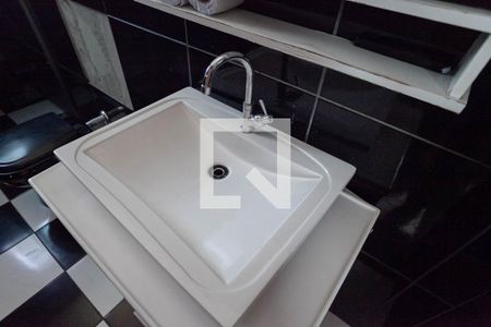 Casa para alugar com 250m², 4 quartos e 4 vagasBanheiro social 1