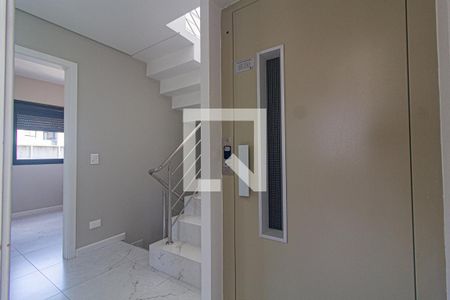 Elevador de casa de condomínio para alugar com 3 quartos, 245m² em Hugo Lange, Curitiba