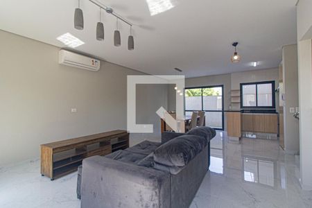 Sala de casa de condomínio para alugar com 3 quartos, 245m² em Hugo Lange, Curitiba