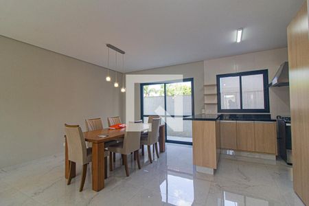 Sala de casa de condomínio para alugar com 3 quartos, 245m² em Hugo Lange, Curitiba