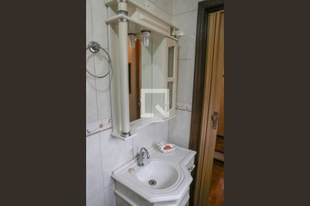 Casa à venda com 411m², 3 quartos e 9 vagasBanheiro da Suíte 1