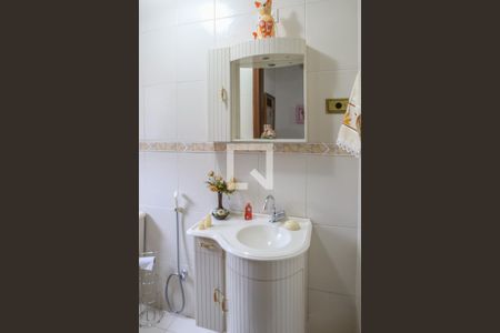 Casa à venda com 411m², 3 quartos e 9 vagasBanheiro da Suíte 2