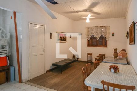 Casa à venda com 411m², 3 quartos e 9 vagasSalão