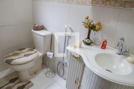 Casa à venda com 411m², 3 quartos e 9 vagasBanheiro da Suíte 2