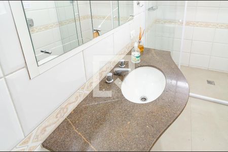 Casa à venda com 394m², 3 quartos e 3 vagasBanheiro Social