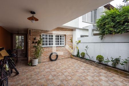Garagem de casa para alugar com 4 quartos, 180m² em Alto de Pinheiros, São Paulo