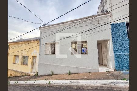 Casa à venda com 65m², 2 quartos e sem vaga Casa à venda com 65m², 2 quartos e sem vagaFachada
