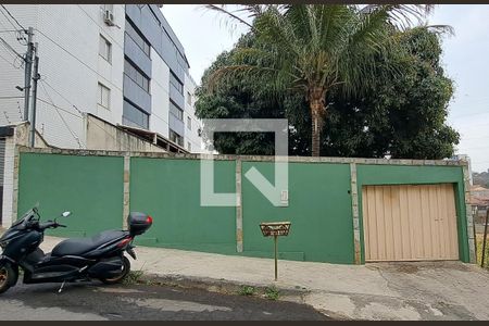 Casa à venda com 600m², 5 quartos e 6 vagasFachada