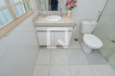 Casa à venda com 600m², 5 quartos e 6 vagasBanheiro Suíte 2