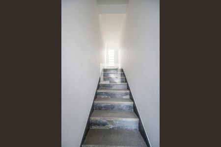 Casa para alugar com 50m², 2 quartos e sem vaga Casa para alugar com 50m², 2 quartos e sem vagaEscada de entrada