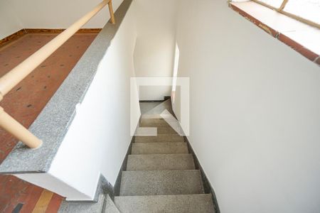 Casa para alugar com 50m², 2 quartos e sem vaga Casa para alugar com 50m², 2 quartos e sem vagaEscada de entrada