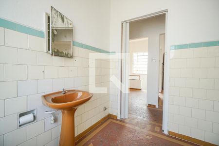 Casa para alugar com 50m², 2 quartos e sem vaga Casa para alugar com 50m², 2 quartos e sem vagaBanheiro social