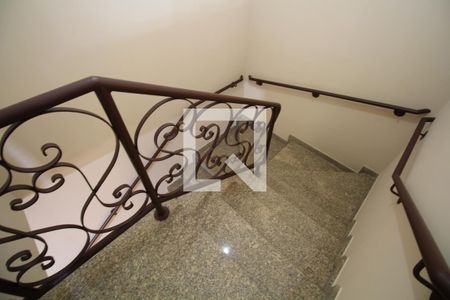 Casa à venda com 400m², 4 quartos e 3 vagasEscada