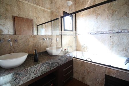 Casa à venda com 400m², 4 quartos e 3 vagasBanheiro da Suíte 4