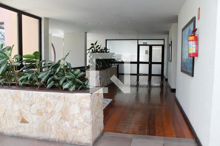 Apartamento à venda com 131m², 3 quartos e 2 vagas Apartamento à venda com 131m², 3 quartos e 2 vagasHall de entrada