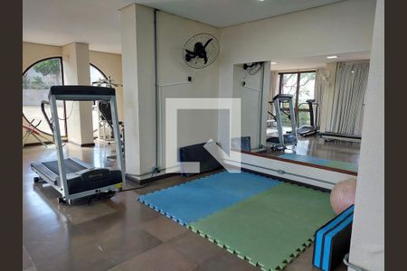 Apartamento à venda com 131m², 3 quartos e 2 vagas Apartamento à venda com 131m², 3 quartos e 2 vagasÁrea comum - Academia