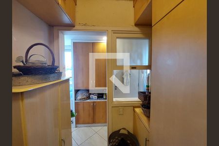 Apartamento à venda com 131m², 3 quartos e 2 vagas Apartamento à venda com 131m², 3 quartos e 2 vagasQuarto de Serviço