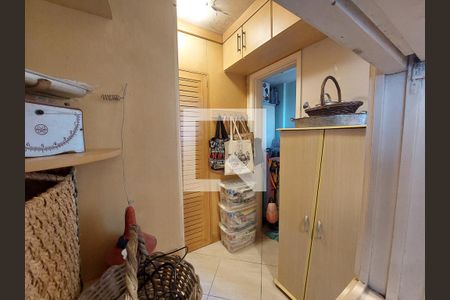 Apartamento à venda com 131m², 3 quartos e 2 vagas Apartamento à venda com 131m², 3 quartos e 2 vagasQuarto de Serviço