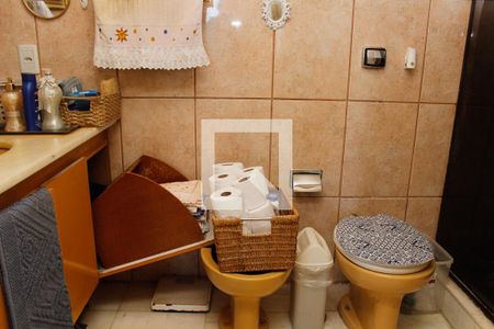 Apartamento à venda com 131m², 3 quartos e 2 vagas Apartamento à venda com 131m², 3 quartos e 2 vagasBanheiro da Suite