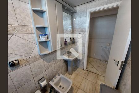 Apartamento à venda com 131m², 3 quartos e 2 vagas Apartamento à venda com 131m², 3 quartos e 2 vagasBanheiro Social