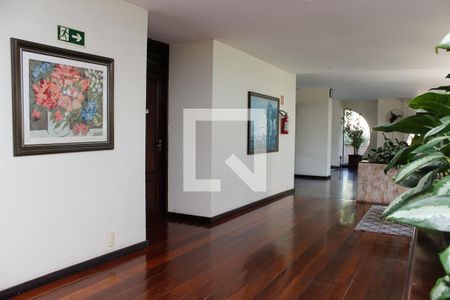 Apartamento à venda com 131m², 3 quartos e 2 vagas Apartamento à venda com 131m², 3 quartos e 2 vagasHall de entrada
