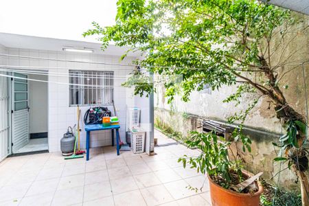 Casa à venda com 184m², 3 quartos e 2 vagasQuintal