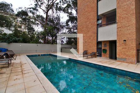 Apartamento à venda com 342m², 3 quartos e 6 vagas Apartamento à venda com 342m², 3 quartos e 6 vagasÁrea comum - Piscina